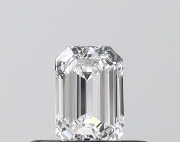 Emerald Lab-Grown Diamond image