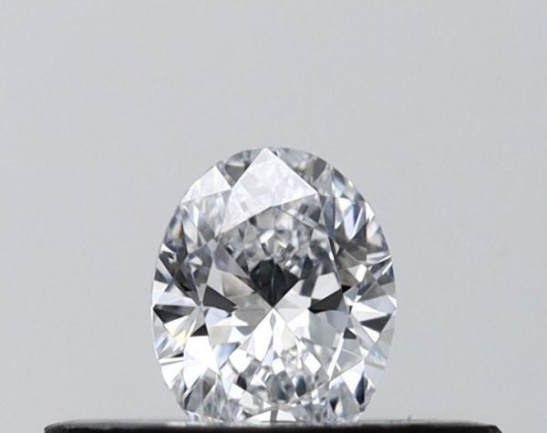Oval Lab-Grown Diamond image