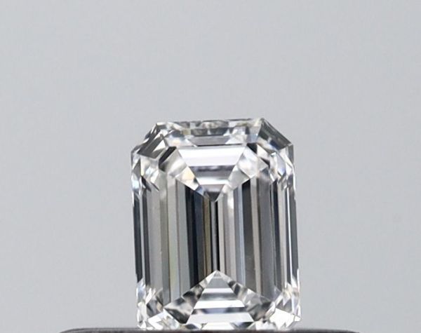 Emerald Lab-Grown Diamond image