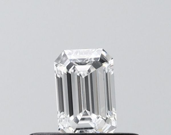 Emerald Lab-Grown Diamond image