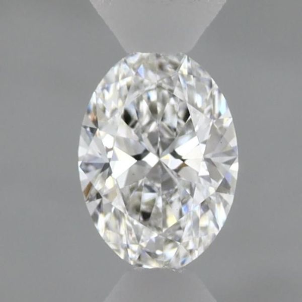 Oval Lab-Grown Diamond image