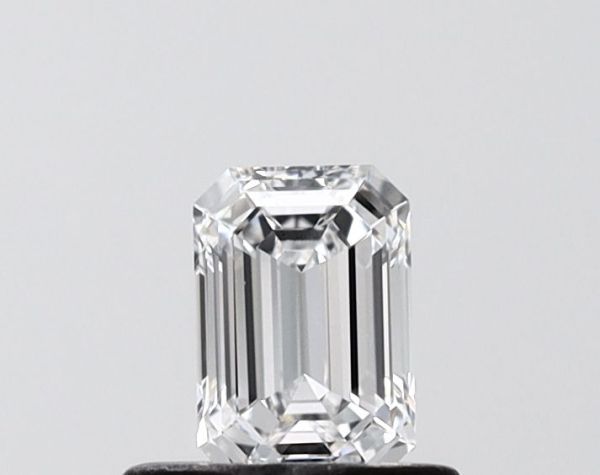 Emerald Lab-Grown Diamond image