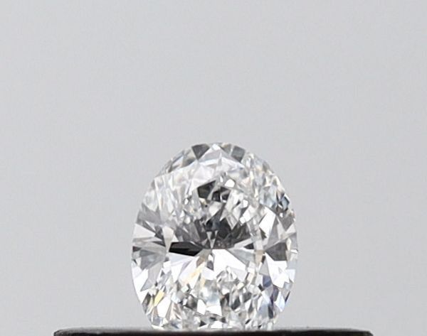 Oval Lab-Grown Diamond image